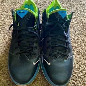 Nike Lebron XIX Low Ghost Green size 12